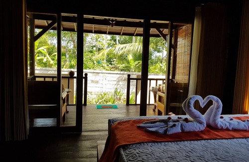 Andong Cama Y Desayuno | Delyana Coco Villa, Pondok Lebah