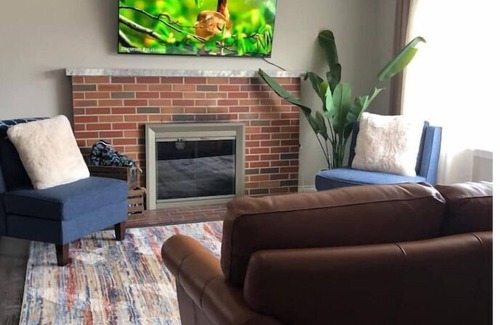 Grosse Pointe Apartamento | Villa del Lago-Luxury King w/2 Queens in Windmill Pointe