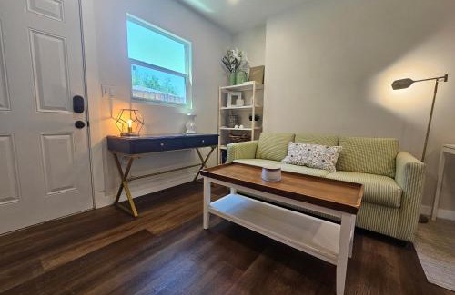 Meadowlawn Apartamento | Villa del Sol St Pete