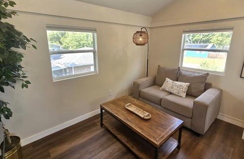 Meadowlawn Apartamento | Villa del Sol St Pete The Loft