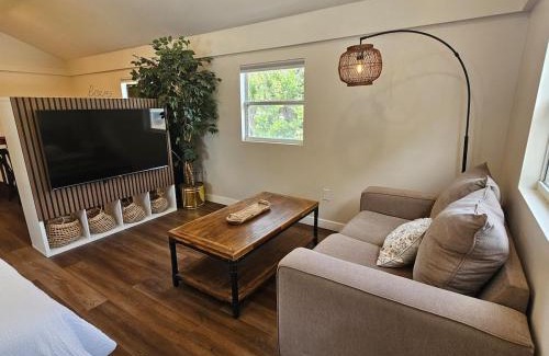 Meadowlawn Apartamento | Villa del Sol St Pete The Loft