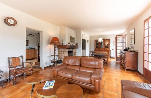 Arthez-d'Asson Casa | Villa Delb – Mountain View, Private Pool and Wi-Fi