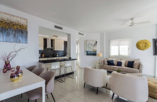 Salobrena Villa | Villa Delfín Blanca con fantásticas vistas y piscina privada