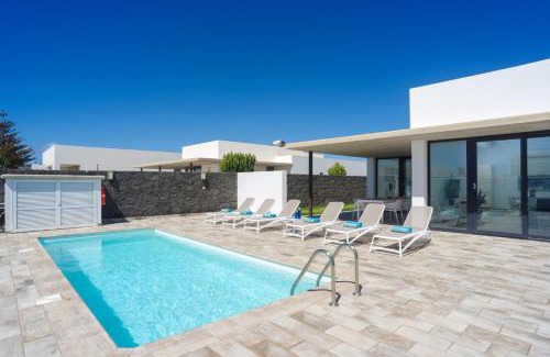 Playa Blanca Villa | Villa Delioma by Villa Plus
