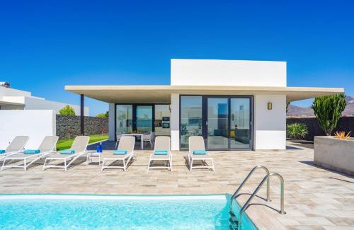 Playa Blanca Villa | Villa Delioma by Villa Plus
