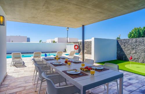 Playa Blanca Villa | Villa Delioma by Villa Plus