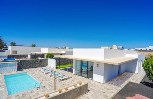 Playa Blanca Villa | Villa Delioma by Villa Plus