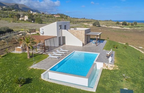 Scopello Villa | VILLA DELLA PIGNA con 3 dormitorios con piscina semi-infinita y vista al mar en Scopello.