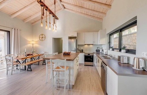 Petaleia Villa | Villa Deos by Elayan Villas - 3 bedrooms and private pool