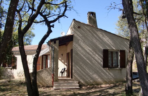 Oraison Casa | Villa des Chênes, Ombrage et Quiétude, à 5 min D'oraison et du lac de Baignade