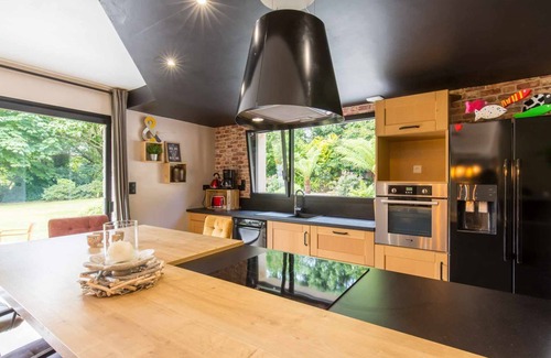 Berven Casa | Villa DES Marronniers, Maison Entre Terre et Mer; Avec Spa, Baby Foot et ps4