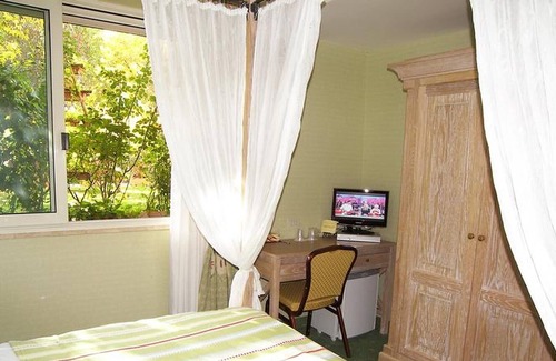 Sant'Elia Fiumerapido Cama Y Desayuno | Villa Des Reves habitación para 3 en el verde cerca de Montecassino