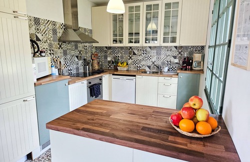 Moux-en-Morvan Villa | Villa des Suisses with Jacuzzi & View of Lake des Settons