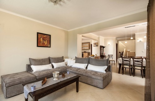 Minothiana Villa | Dsk Villas-Villa Dimitrios, ofrece total privacidad, con impresionantes vistas.