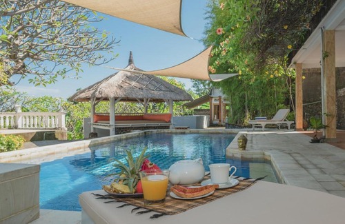 Kayu Putih Villa | Villa Dinding Batu