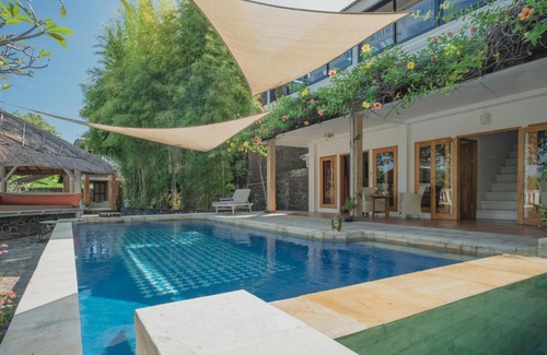 Kayu Putih Villa | Villa Dinding Batu