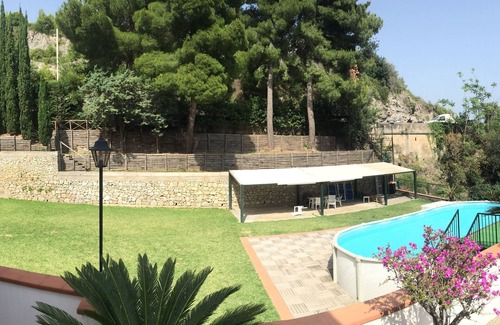 Erchie Casa | Casa De Angelis con estacionamiento privado y acceso directo a la playa.