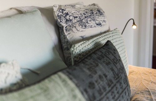 Schiedam Apartamento | Villa Dirkzwager tiene dos suites en dos pisos.