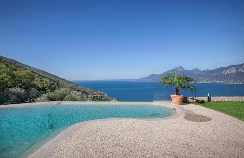 Brenzone sul Garda Apartamento | Villa Divina22 - APT Prima con piscina e vista lago