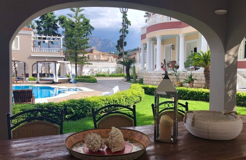 Egira Villa | Villa Dolphin - Casita frente al mar con piscina