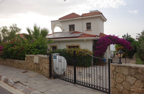 Esentepe Villa | Villa Doluca: increíbles vistas al mar, las montañas al fondo, un verdadero paraíso del Mediterráneo