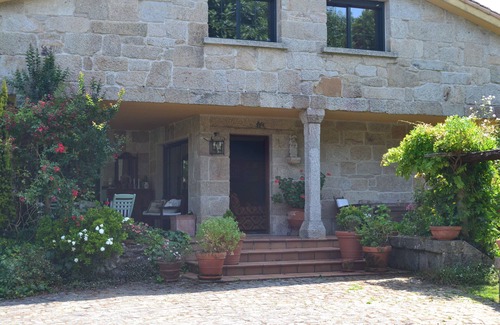 Gondomar Villa | Villa Donas en las Rias Baixas entre mar y montaña con piscina salina.