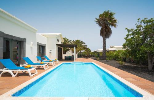 Montana Roja Villa | Villa Dora