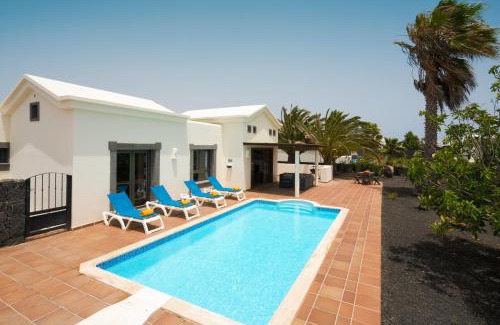 Montana Roja Villa | Villa Dora