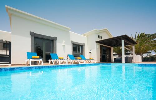 Montana Roja Villa | Villa Dora