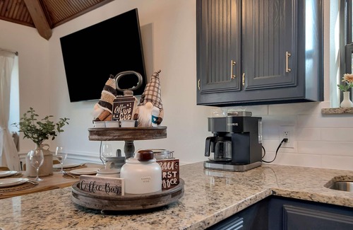 North Richland Hills Casa | Villa D’Oro, Saltwater Pool, Hot Tub, Arcade, Foosball & Walking Trail