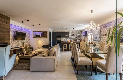 Solin Villa | Villa Draga, hermosa villa con piscina en el patio trasero en Split-Dalmacia