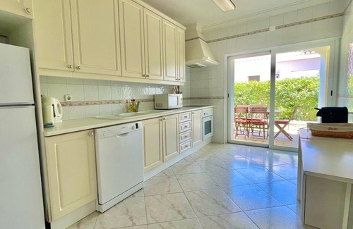 Quarteira Casa | Villa du Golf III-garden and private pool-air conditioning-5 minutes from the beach