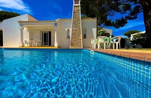 Quarteira Casa | Villa du Golf III-garden and private pool-air conditioning-5 minutes from the beach