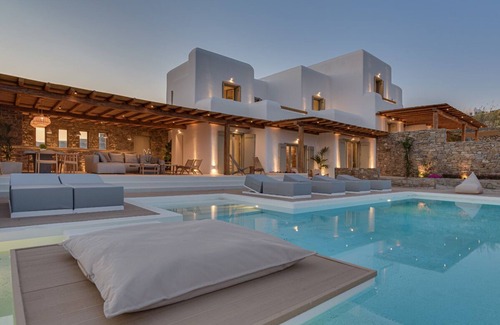 Kalafatis Villa | Villa Eden /Pool/4+1bdrms/5baths/10 guests outdoor dining/parking/garden/BBQ