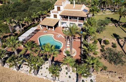 Paceco Villa | VILLA EGADI CON PISCINA Y PISTA DE TENIS