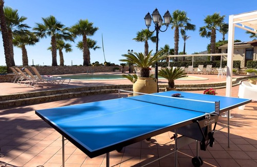 Paceco Villa | VILLA EGADI CON PISCINA Y PISTA DE TENIS