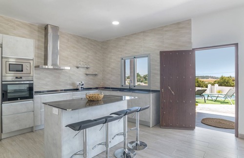 Barbate Casa | Villa 'El Olivar 2' con vistas a la montaña, Wi-Fi y aire acondicionado