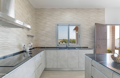 Barbate Casa | Villa 'El Olivar 2' con vistas a la montaña, Wi-Fi y aire acondicionado