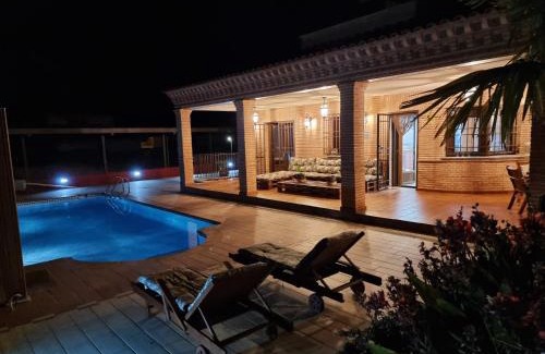 Layos Villa | Villa El Rosal del Pozo