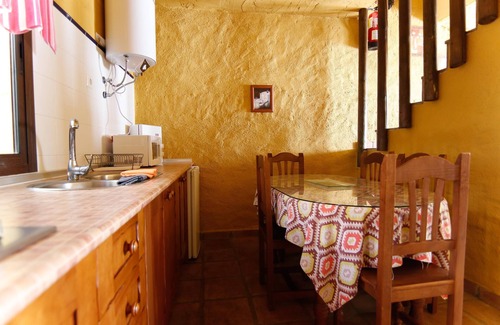 Pujerra Villa | Villa 'El Viejo Castaño 4' con vistas a la montaña, Wi-Fi y aire acondicionado