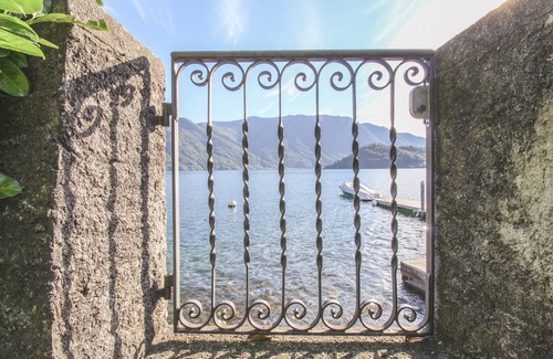 Tremezzo Cabaña | Villa Elena, delightful with direct access to the lake