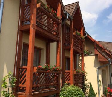 Smizany Casa | Villa Elena