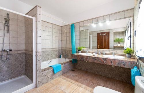 Playa Blanca Villa | Villa Emerita by Villa Plus