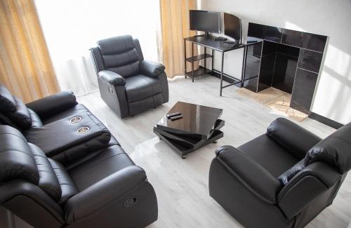 Northampton Villa | Villa Emma - Luxury Bungalow for Work & Family