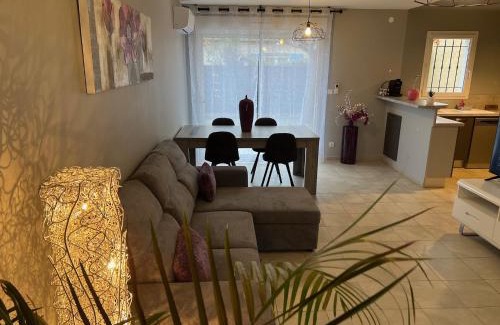 Greoux-les-Bains Casa | Villa en Provence 2 T3 jardin clos et SPA
