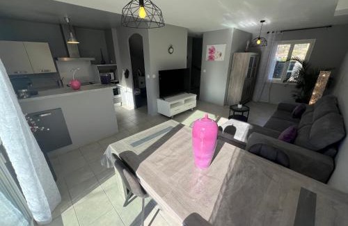 Greoux-les-Bains Casa | Villa en Provence 2 T3 jardin clos et SPA
