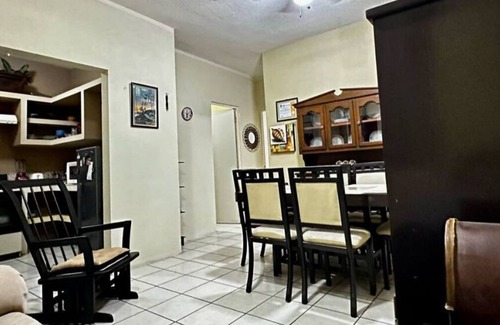 La Paz Villa | Villa Encanto: Cozy house in residential area