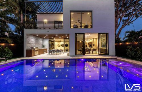 Victoria Park Casa | Villa Enclave- Brand New Luxe Las Olas Beach Villa