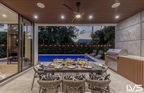Victoria Park Casa | Villa Enclave- Brand New Luxe Las Olas Beach Villa