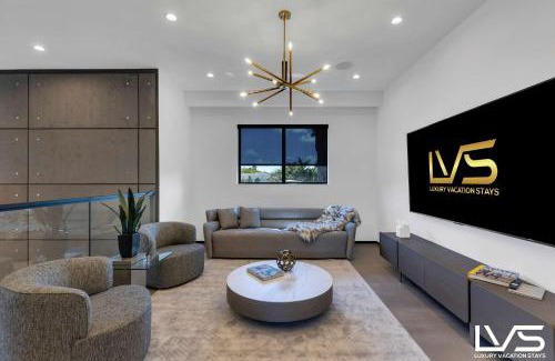 Victoria Park Casa | Villa Enclave- Brand New Luxe Las Olas Beach Villa